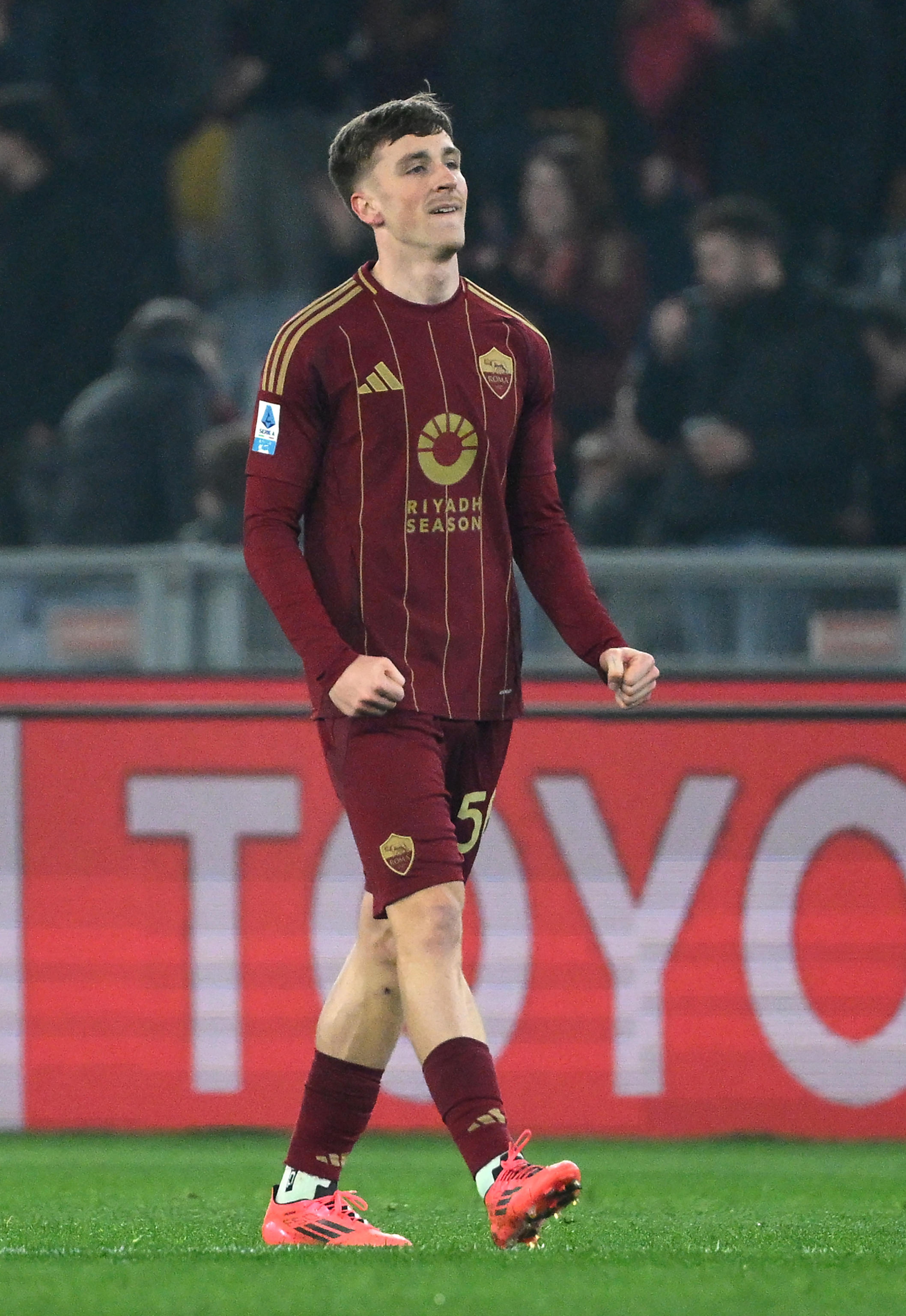 罗马主场战胜乌迪内斯，积分继续领跑