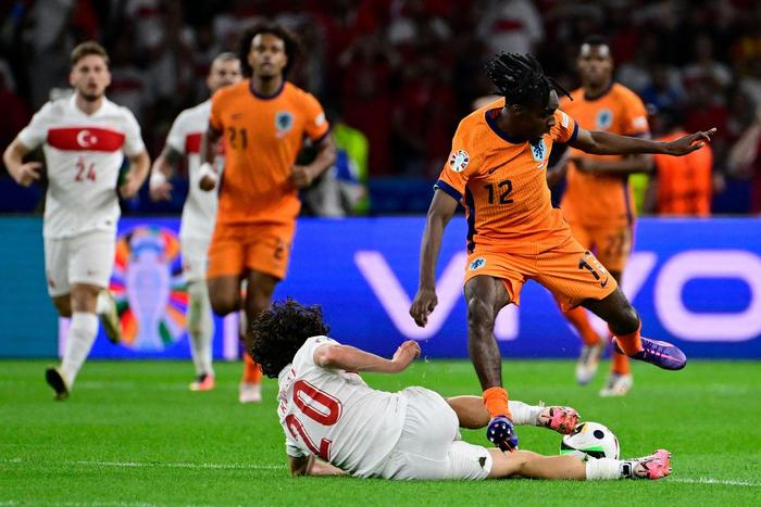 荷兰击败法国晋级四分之一决赛的简单介绍