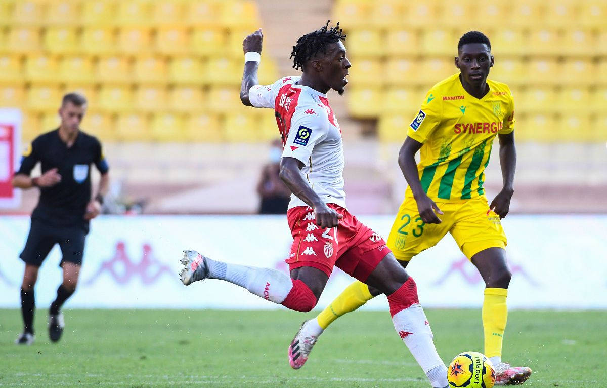 波尔多主场逼平里尔，保持领先位置的简单介绍