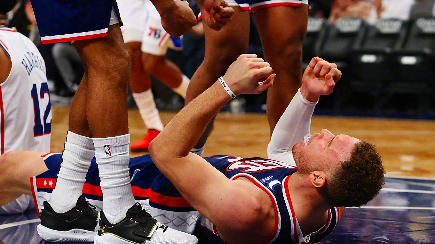 考瓦林因伤缺阵，篮网被魔术逆转