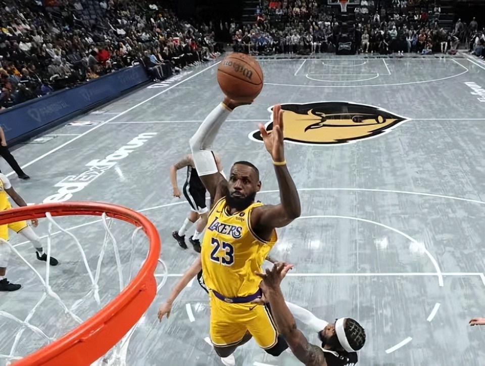 包含湖人胜灰熊，浓眉得分破20+的词条