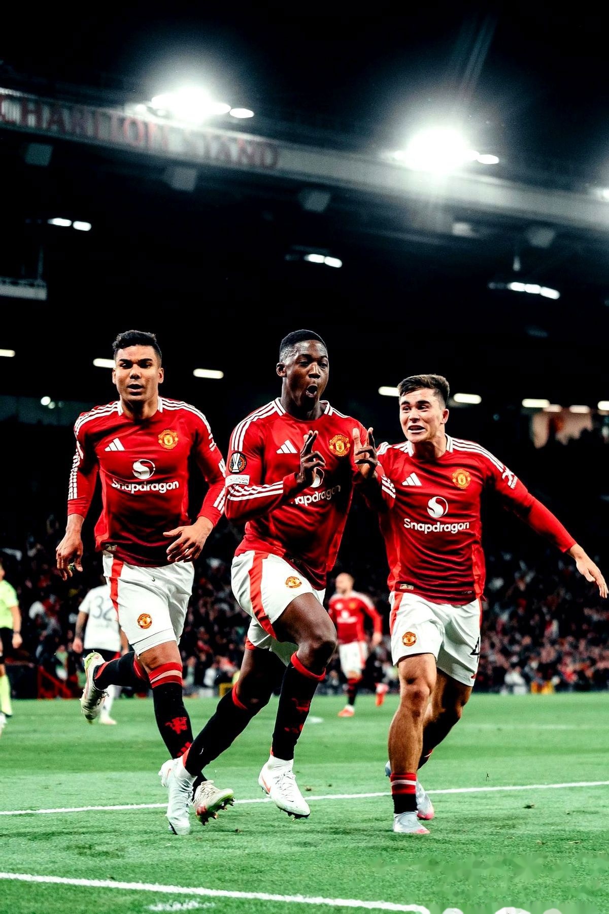 星空体育app下载-曼联客场再遇挑战，球员伤病加重需调整战术